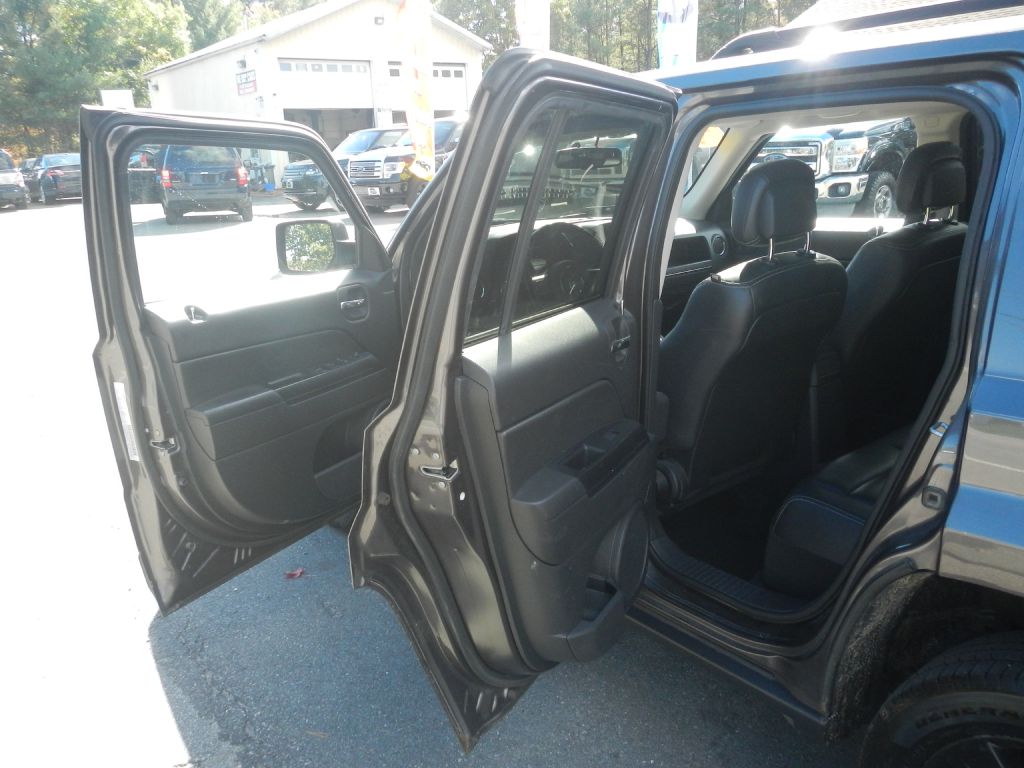 Photo 39 of this JEEP PATRIOT 4WD
