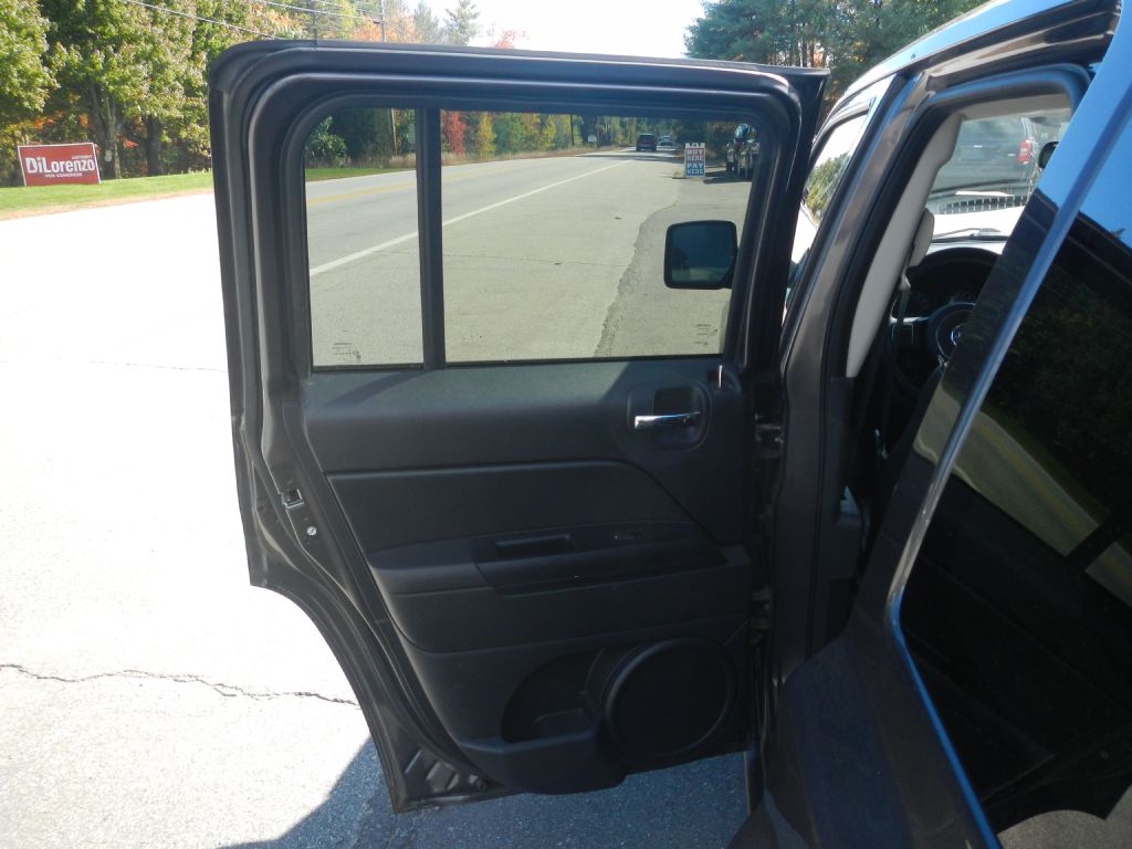 Photo 41 of this JEEP PATRIOT 4WD