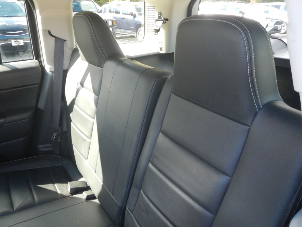 Photo 43 of this JEEP PATRIOT 4WD