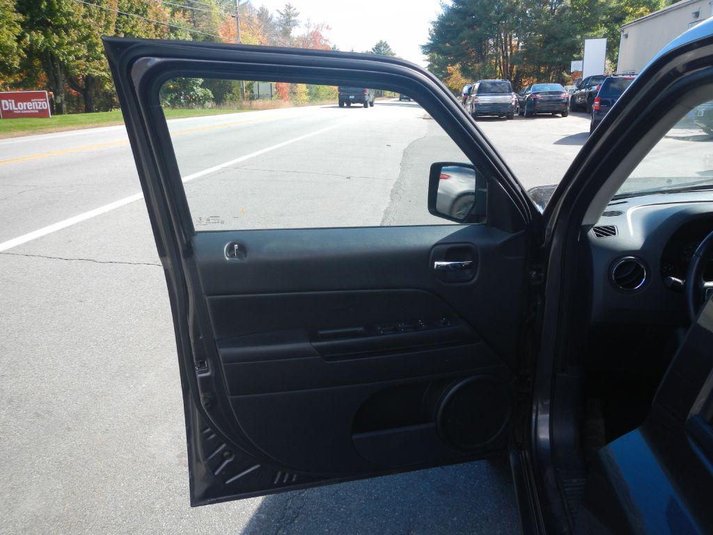 Photo 47 of this JEEP PATRIOT 4WD