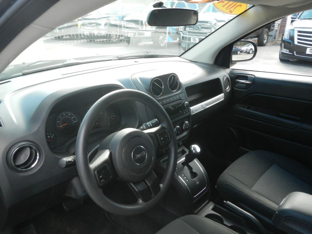 Photo 3 of this JEEP COMPASS 4WD