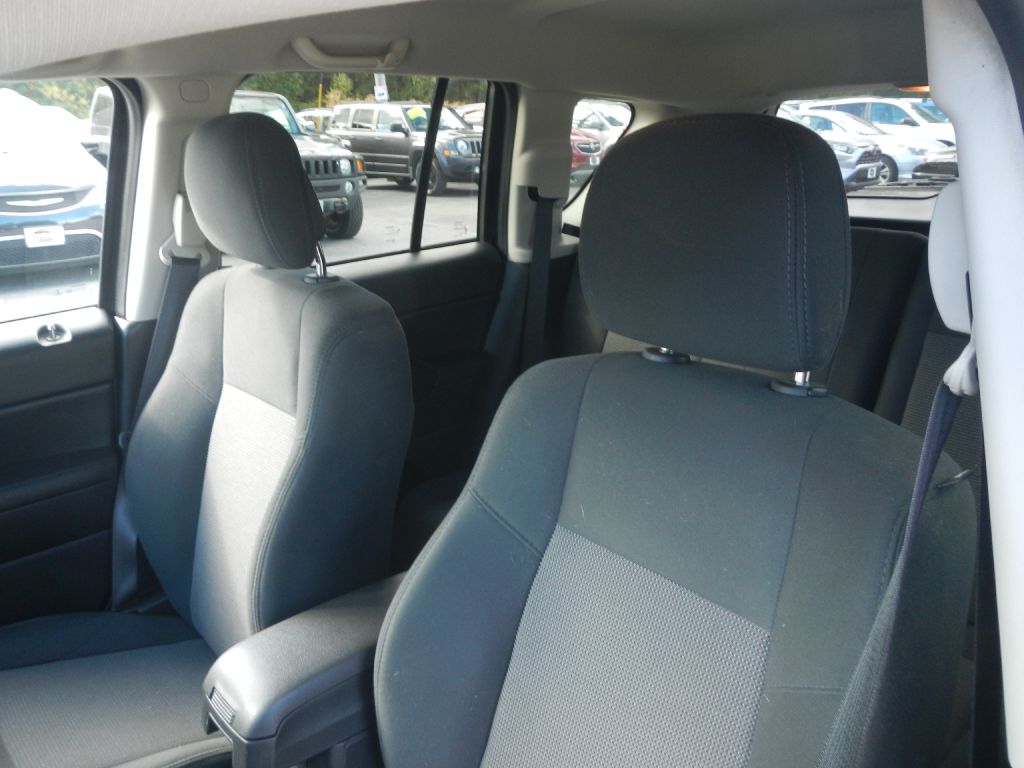 Photo 4 of this JEEP COMPASS 4WD