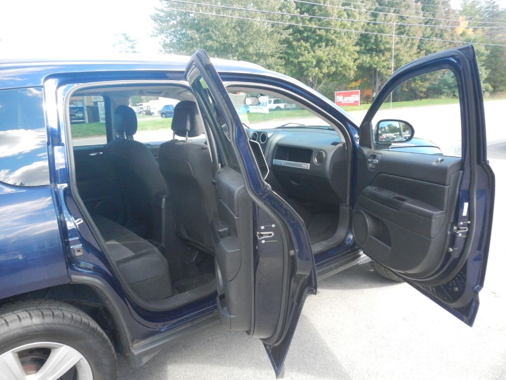 Photo 15 of this JEEP COMPASS 4WD