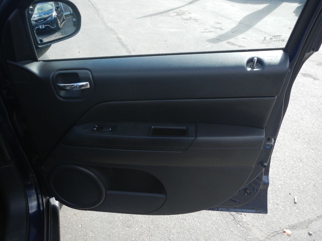 Photo 17 of this JEEP COMPASS 4WD