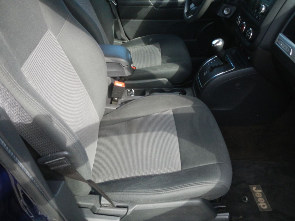 Photo 18 of this JEEP COMPASS 4WD