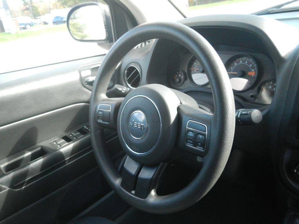 Photo 20 of this JEEP COMPASS 4WD