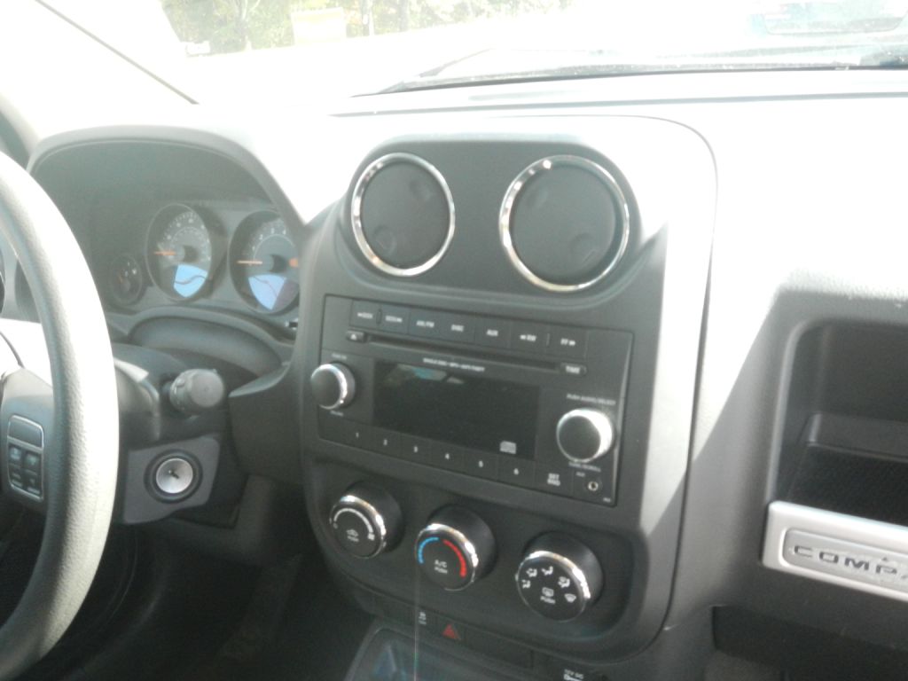 Photo 21 of this JEEP COMPASS 4WD