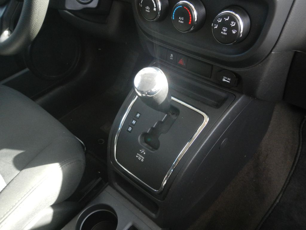 Photo 22 of this JEEP COMPASS 4WD