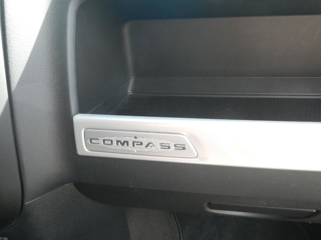 Photo 23 of this JEEP COMPASS 4WD