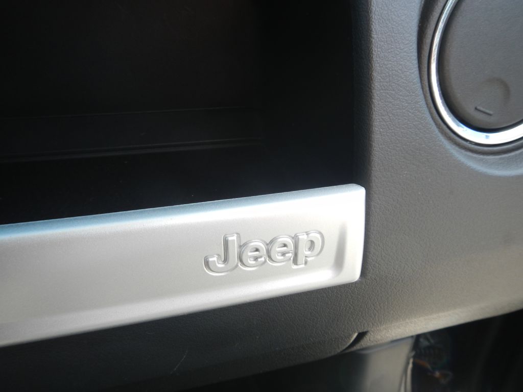 Photo 24 of this JEEP COMPASS 4WD