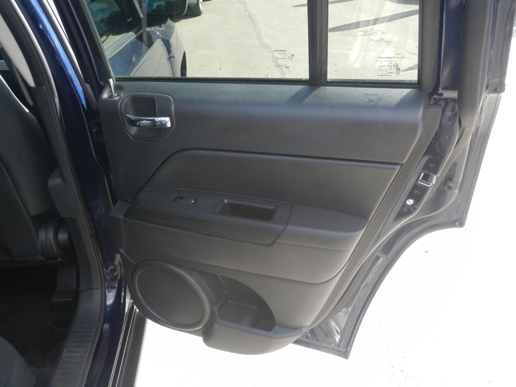 Photo 25 of this JEEP COMPASS 4WD