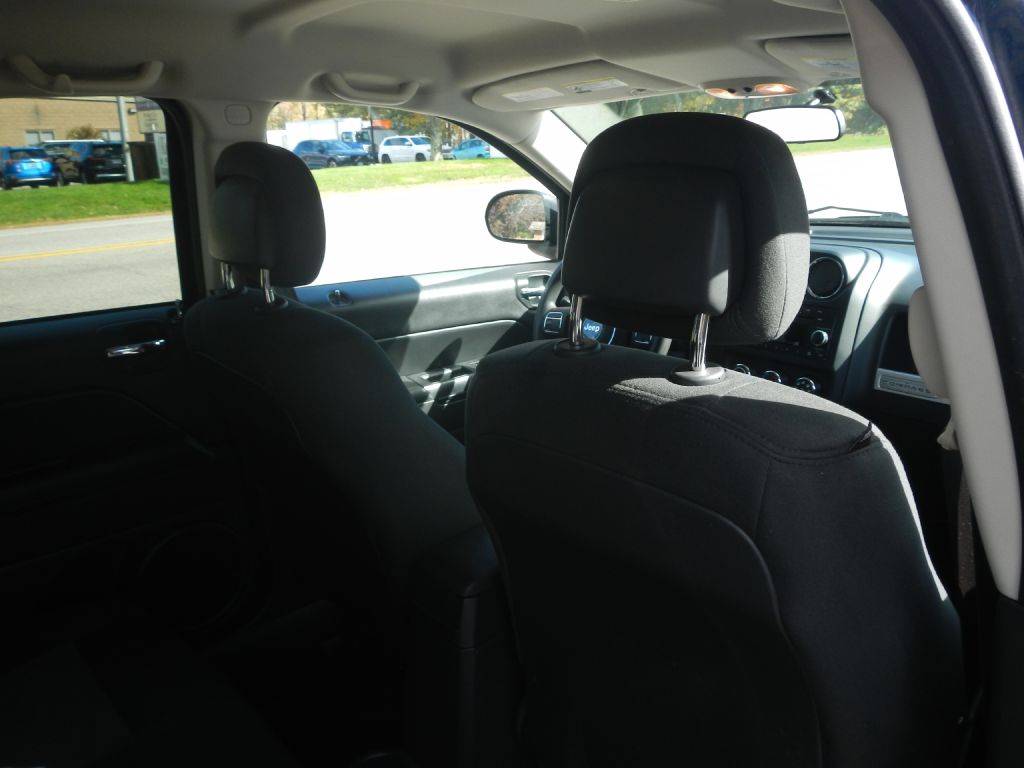 Photo 26 of this JEEP COMPASS 4WD
