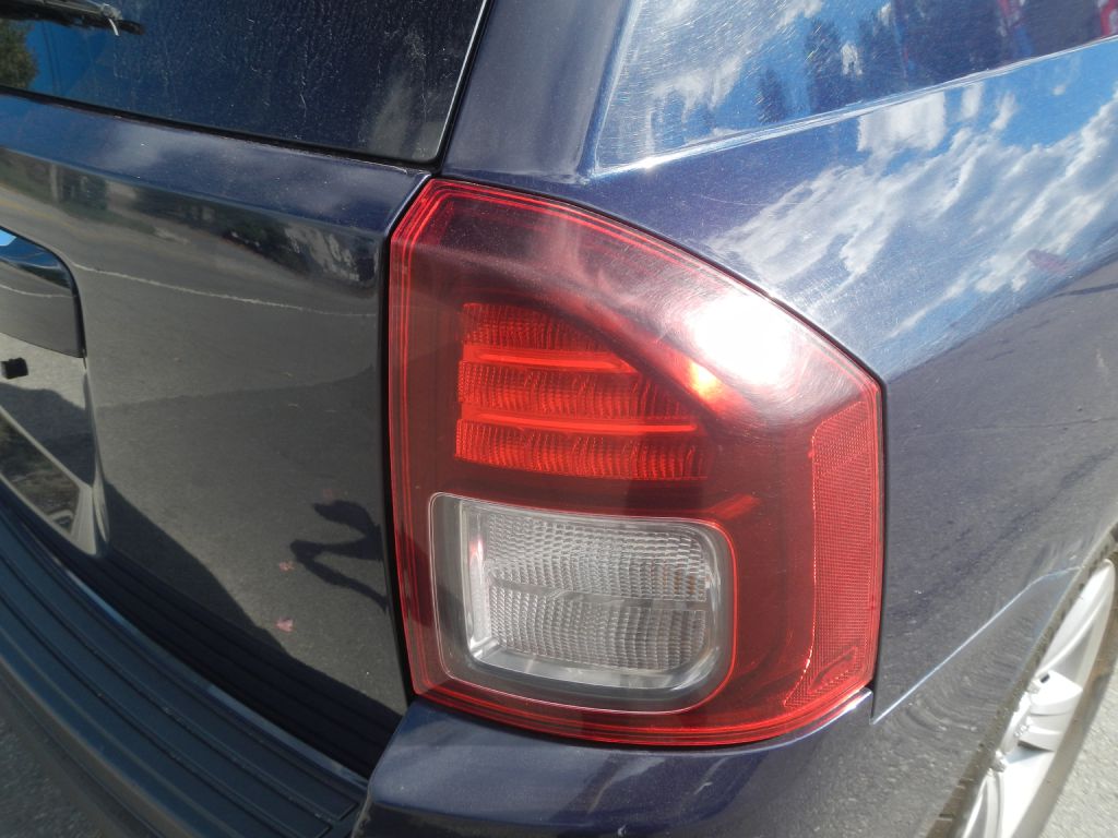 Photo 31 of this JEEP COMPASS 4WD