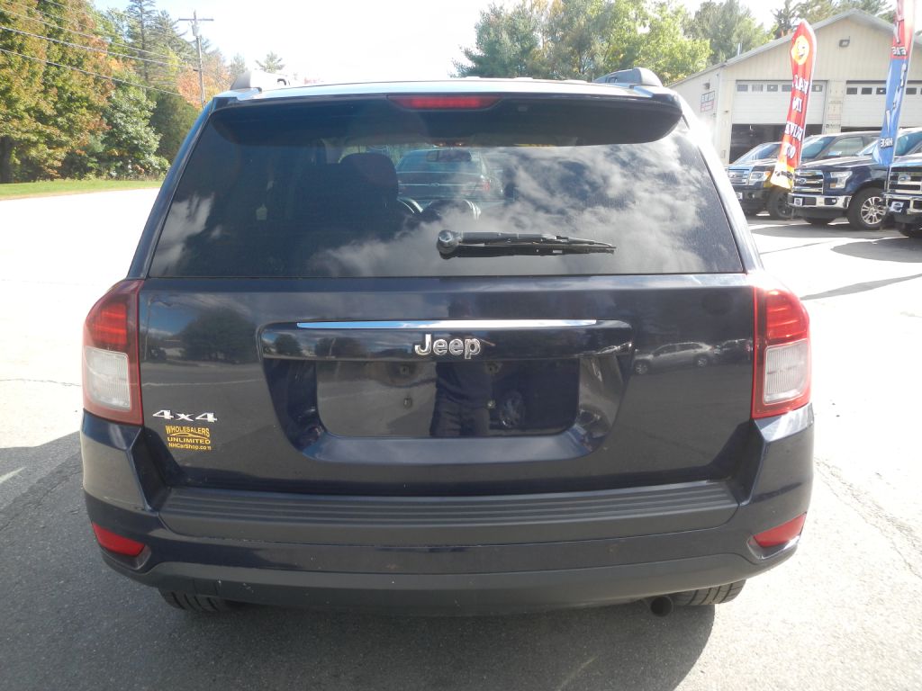 Photo 32 of this JEEP COMPASS 4WD