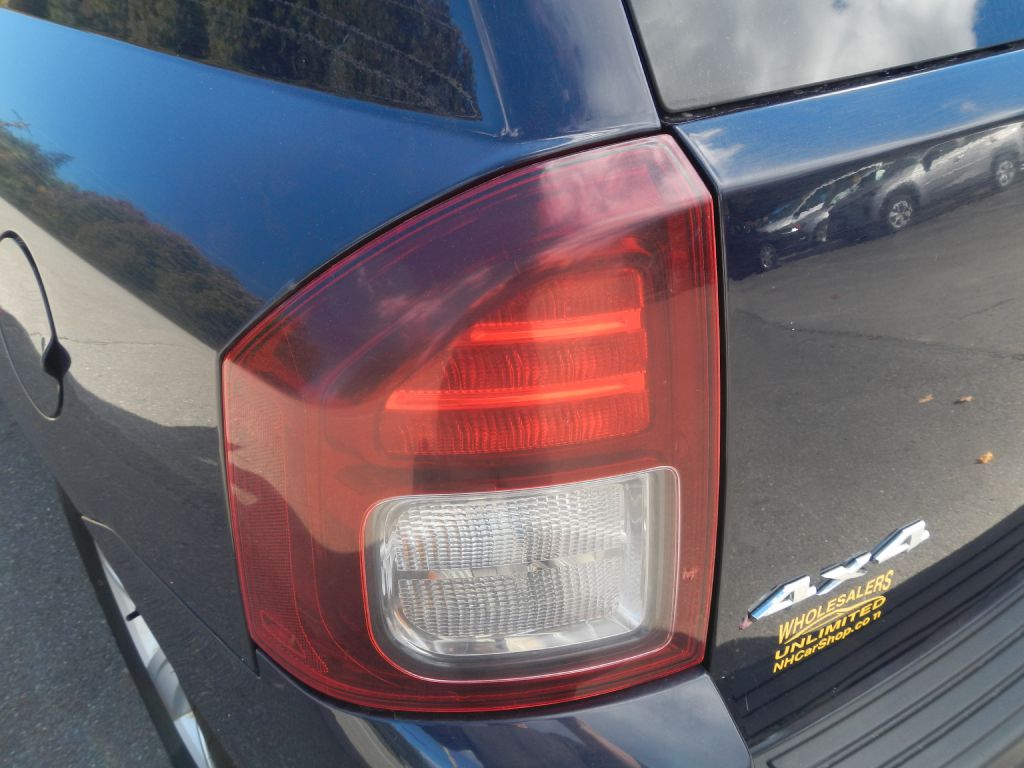 Photo 33 of this JEEP COMPASS 4WD