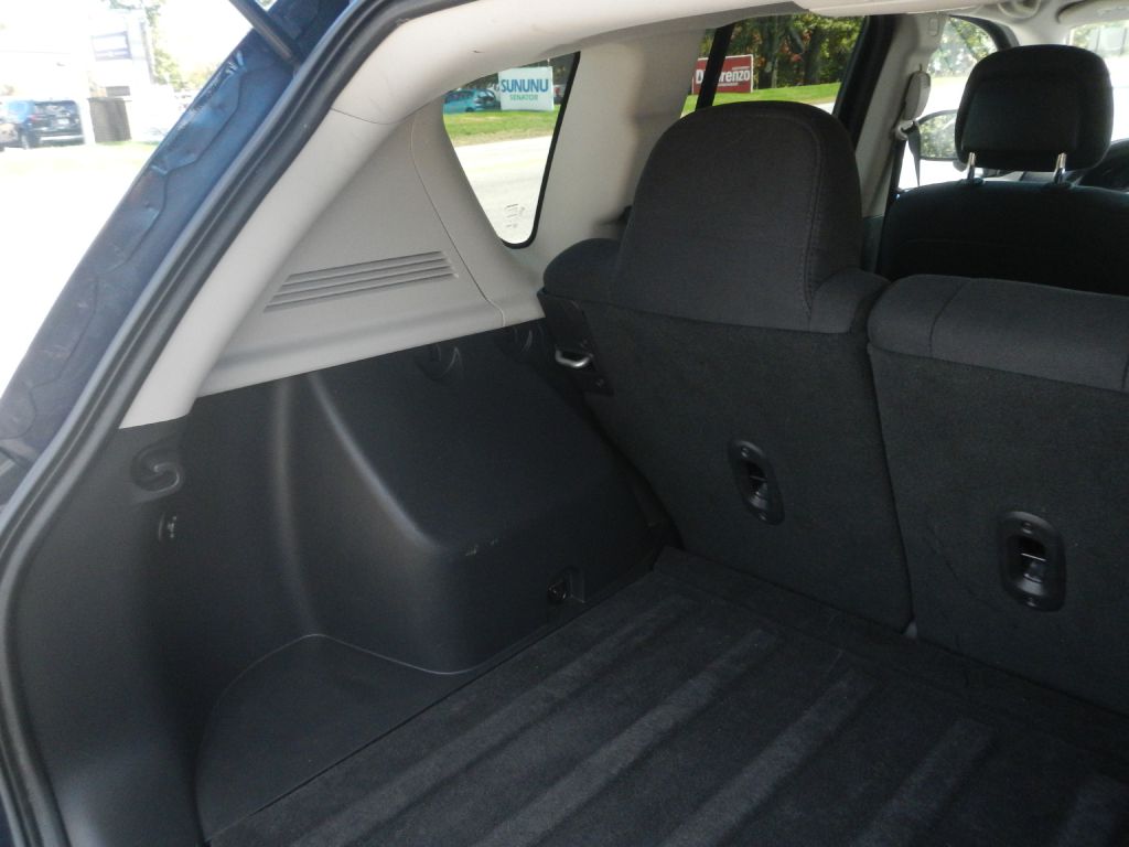 Photo 37 of this JEEP COMPASS 4WD