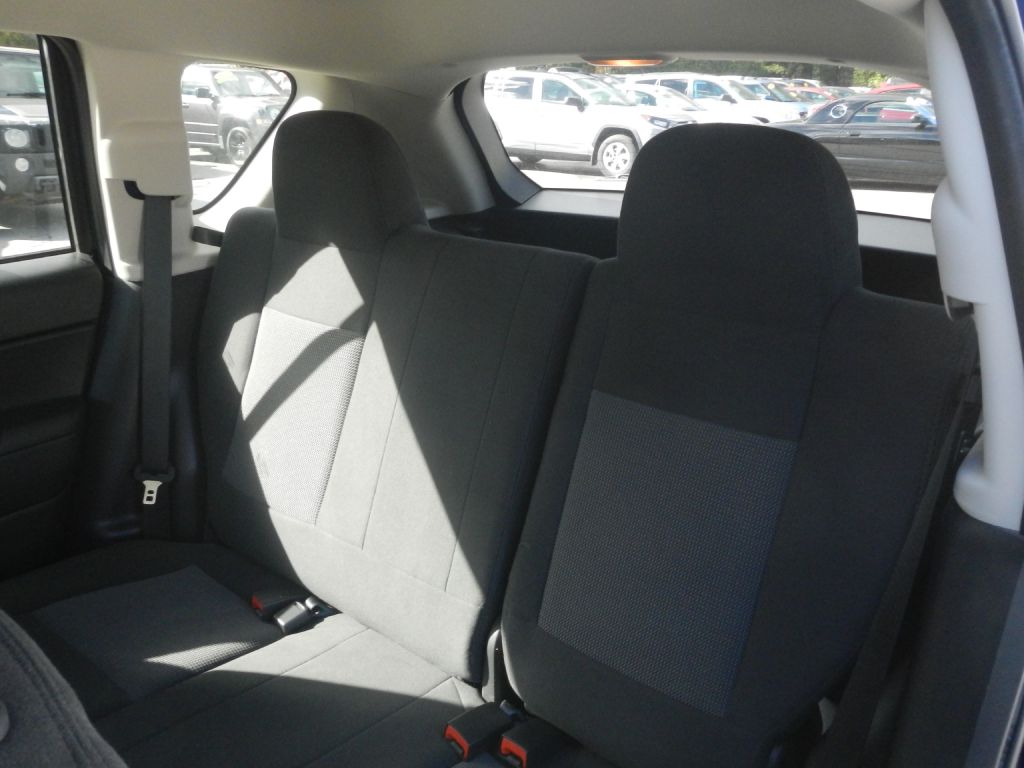 Photo 43 of this JEEP COMPASS 4WD