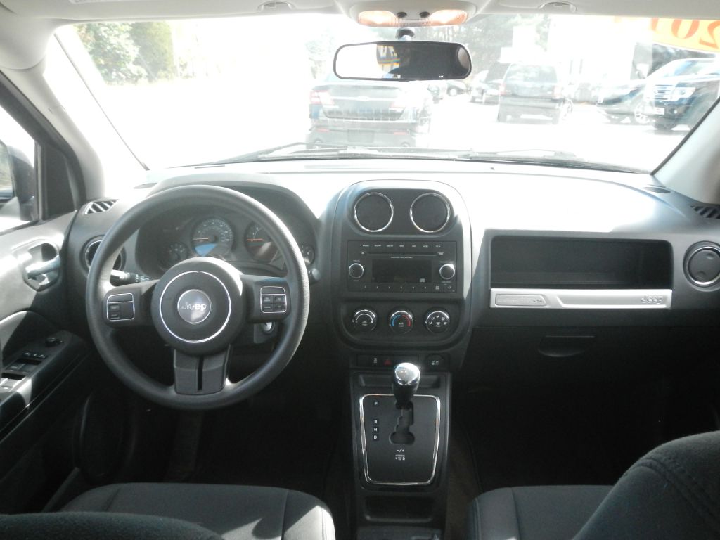Photo 44 of this JEEP COMPASS 4WD
