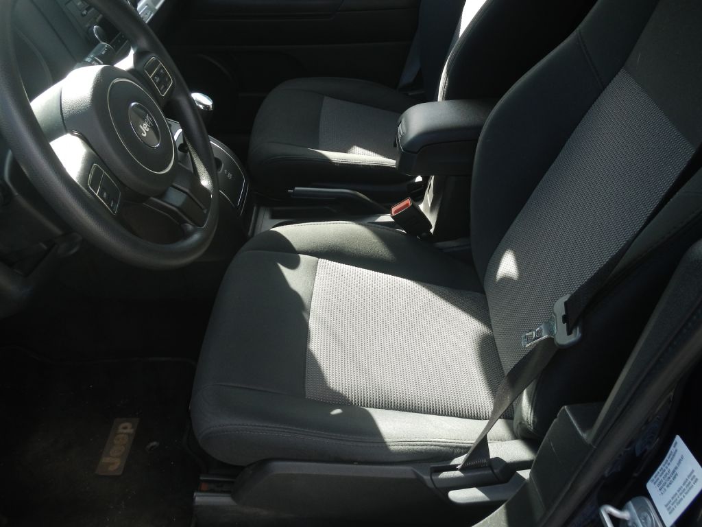 Photo 47 of this JEEP COMPASS 4WD