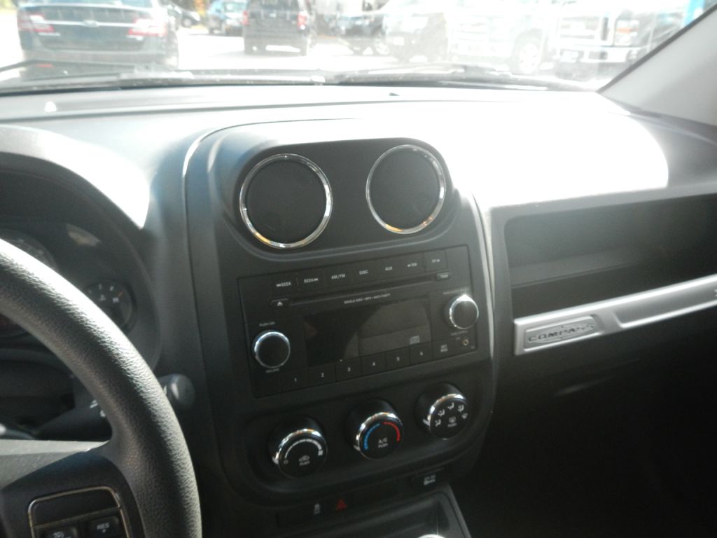 Photo 48 of this JEEP COMPASS 4WD