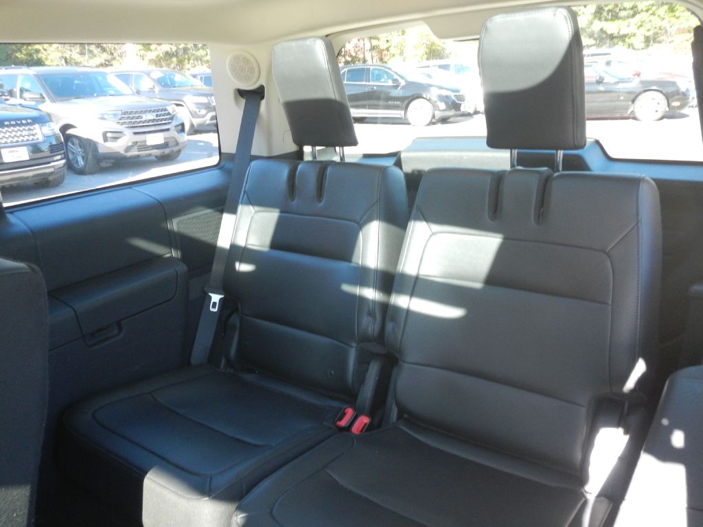 Photo 43 of this FORD FLEX