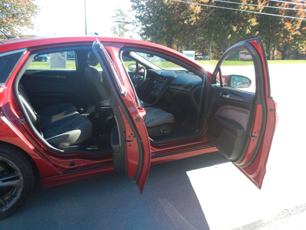 Photo 15 of this FORD FUSION