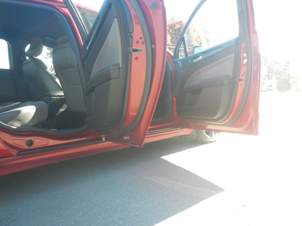 Photo 16 of this FORD FUSION