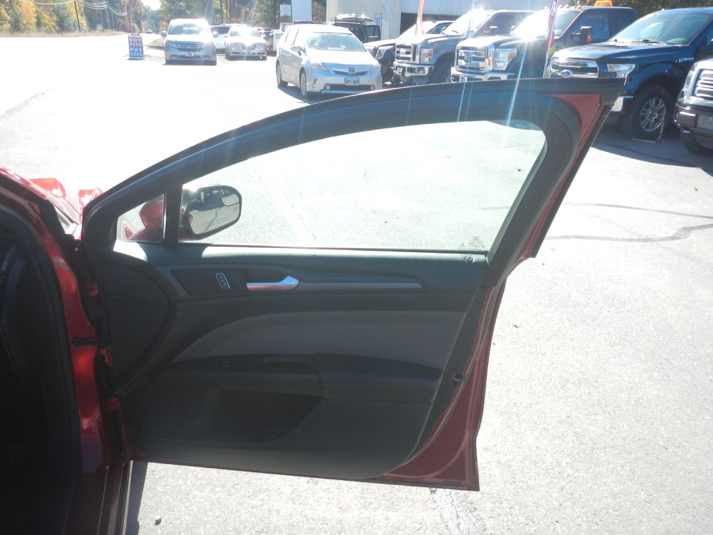 Photo 17 of this FORD FUSION