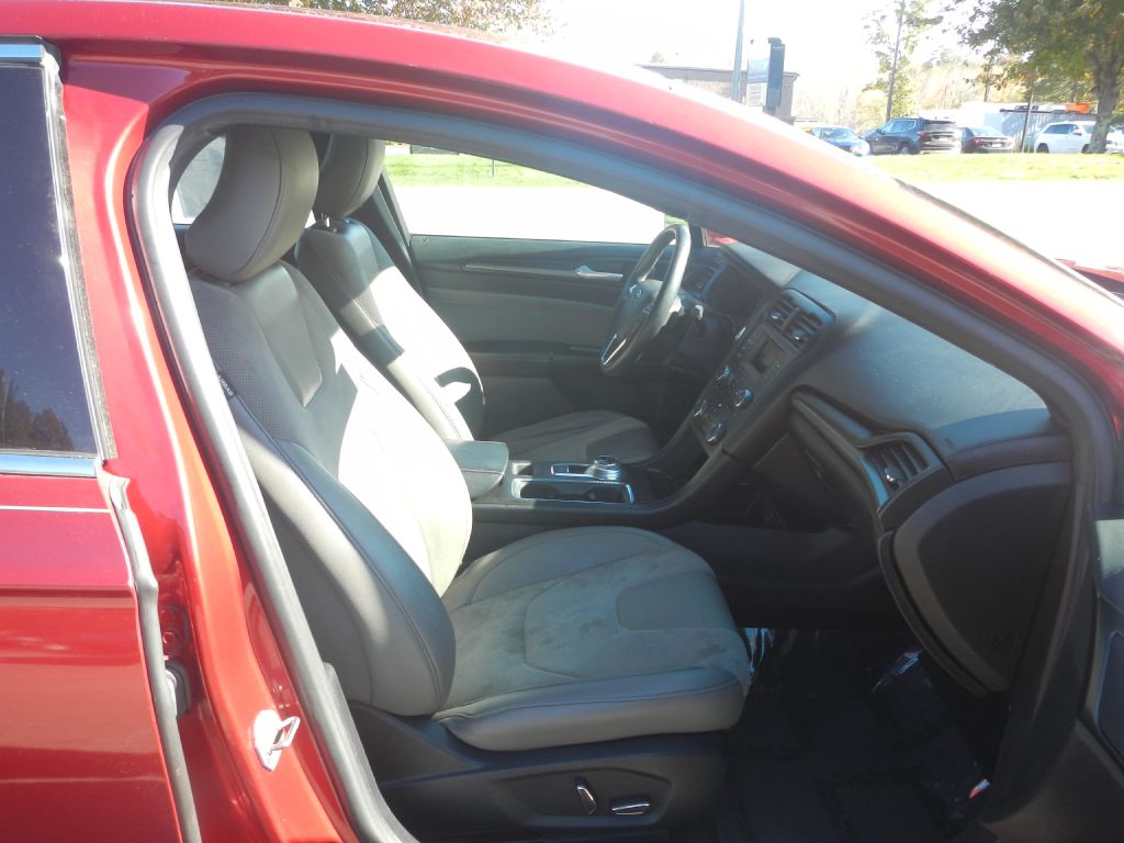 Photo 18 of this FORD FUSION
