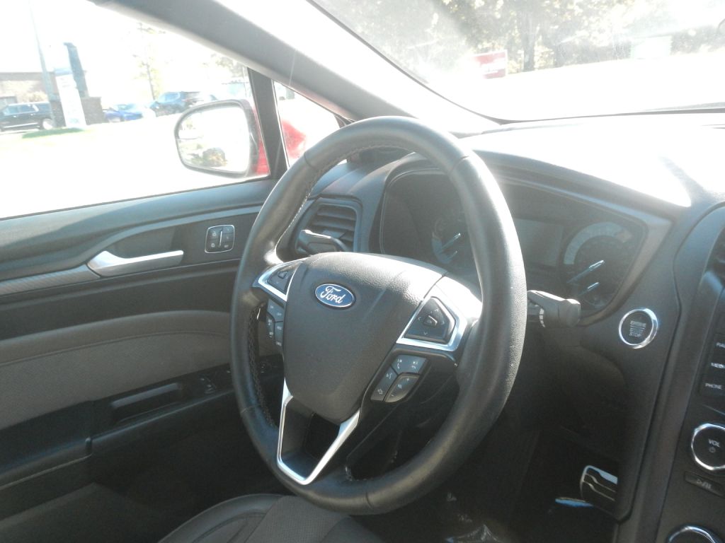 Photo 19 of this FORD FUSION