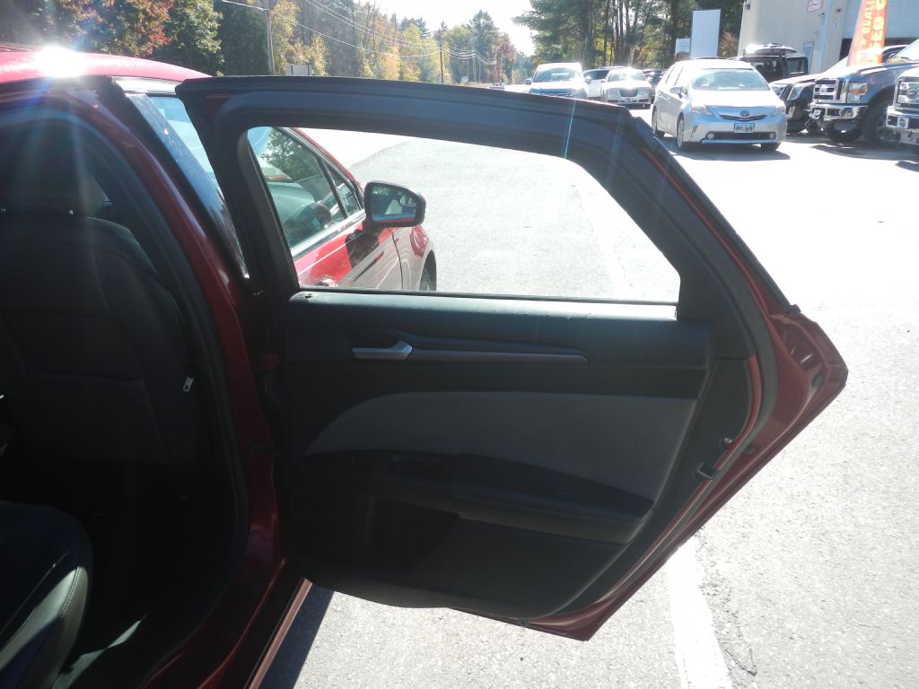 Photo 21 of this FORD FUSION