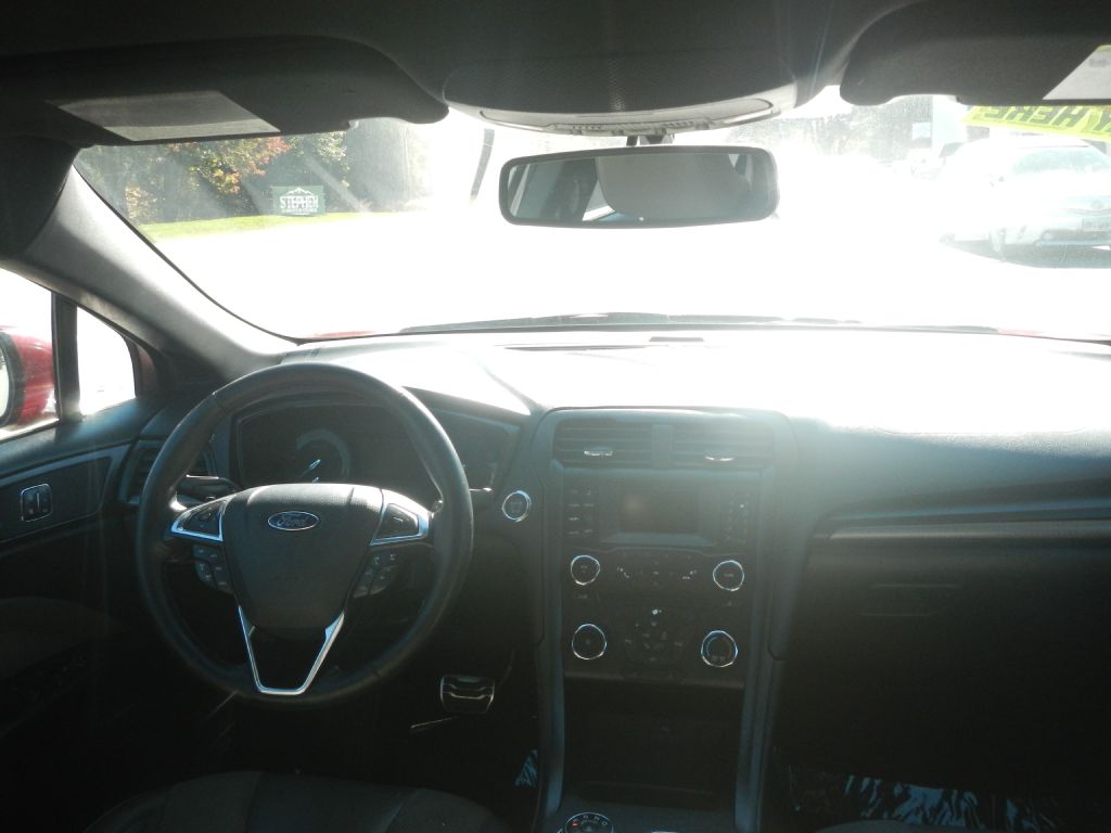 Photo 24 of this FORD FUSION