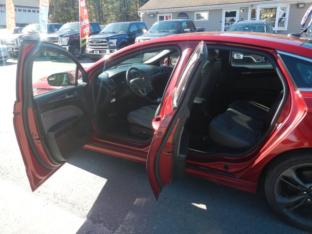Photo 33 of this FORD FUSION