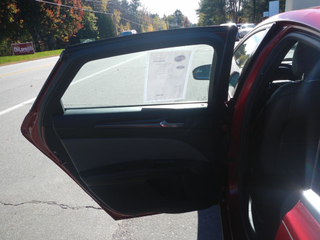 Photo 35 of this FORD FUSION