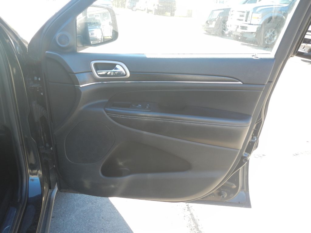 Photo 15 of this JEEP GRAND CHEROKEE