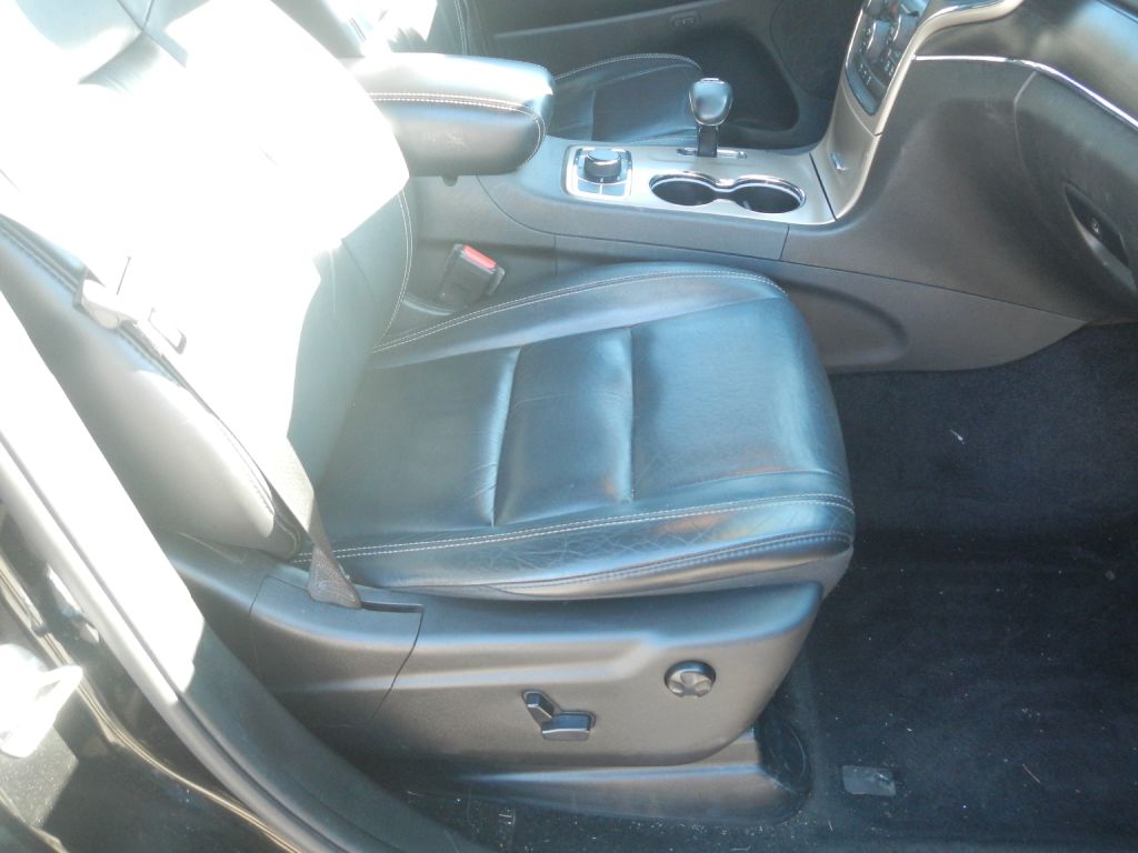 Photo 16 of this JEEP GRAND CHEROKEE