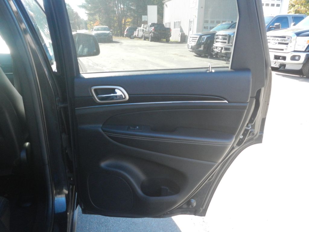 Photo 21 of this JEEP GRAND CHEROKEE
