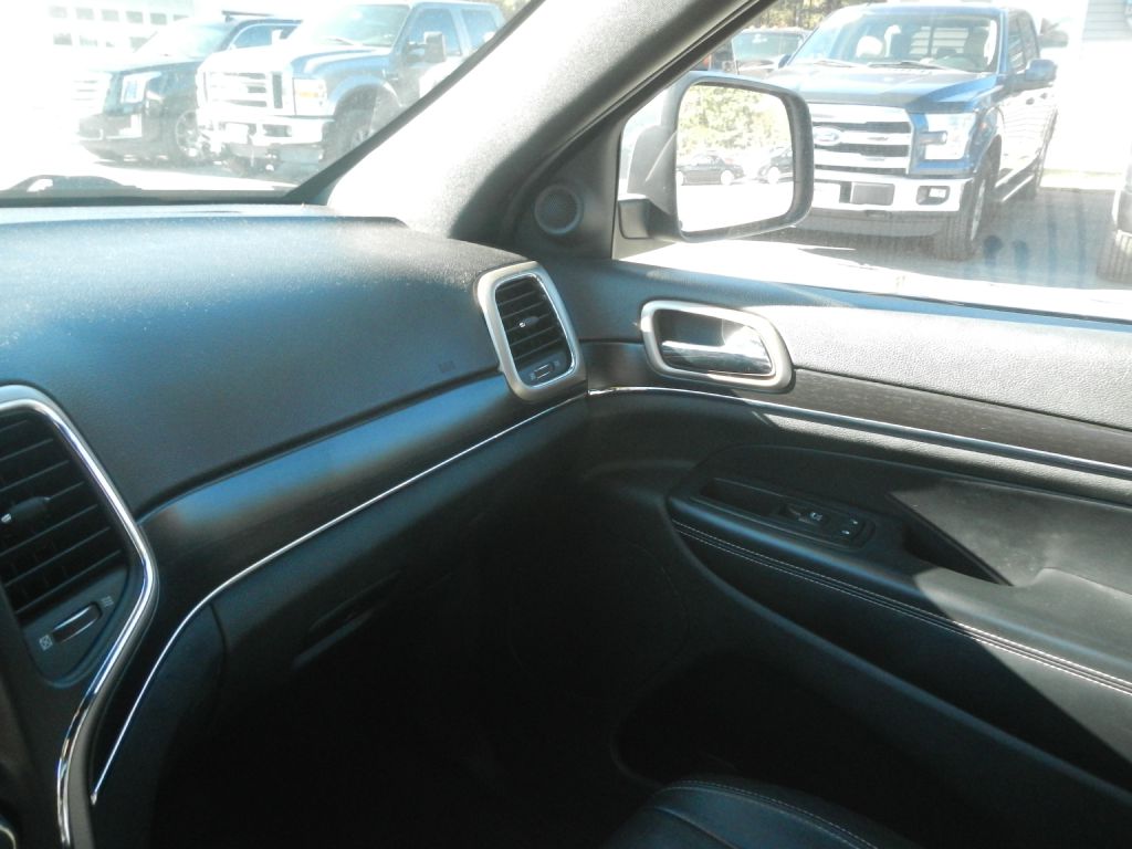 Photo 44 of this JEEP GRAND CHEROKEE