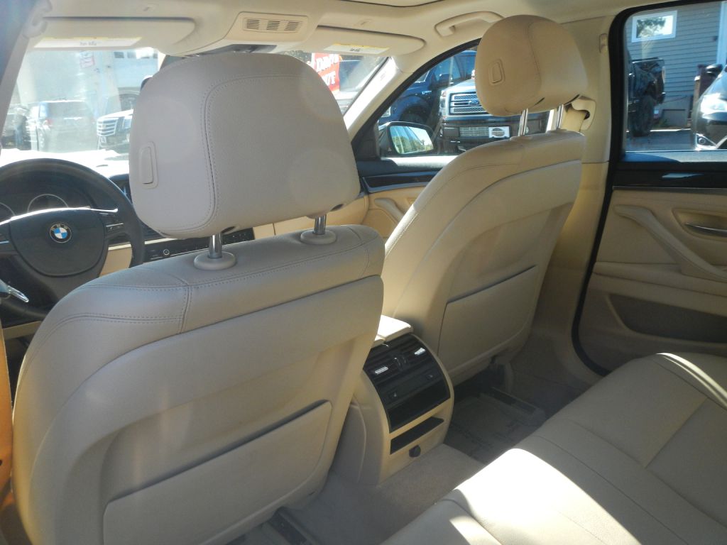Photo 41 of this BMW 528