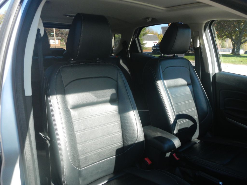 Photo 9 of this FORD ECOSPORT 4WD