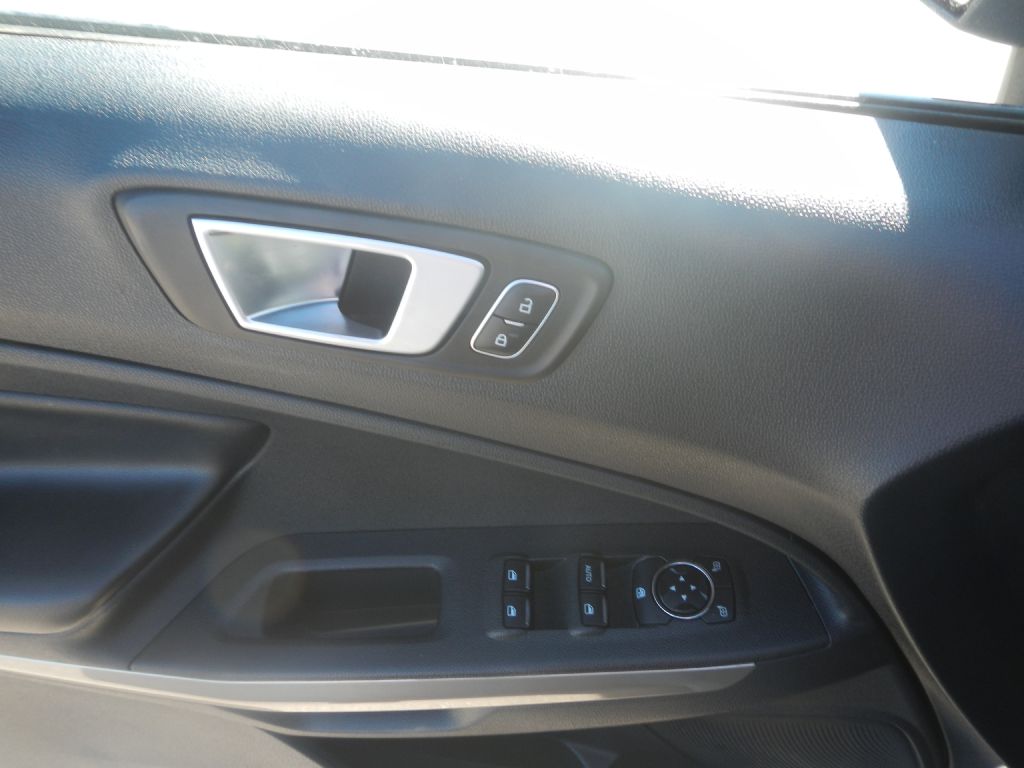 Photo 48 of this FORD ECOSPORT 4WD
