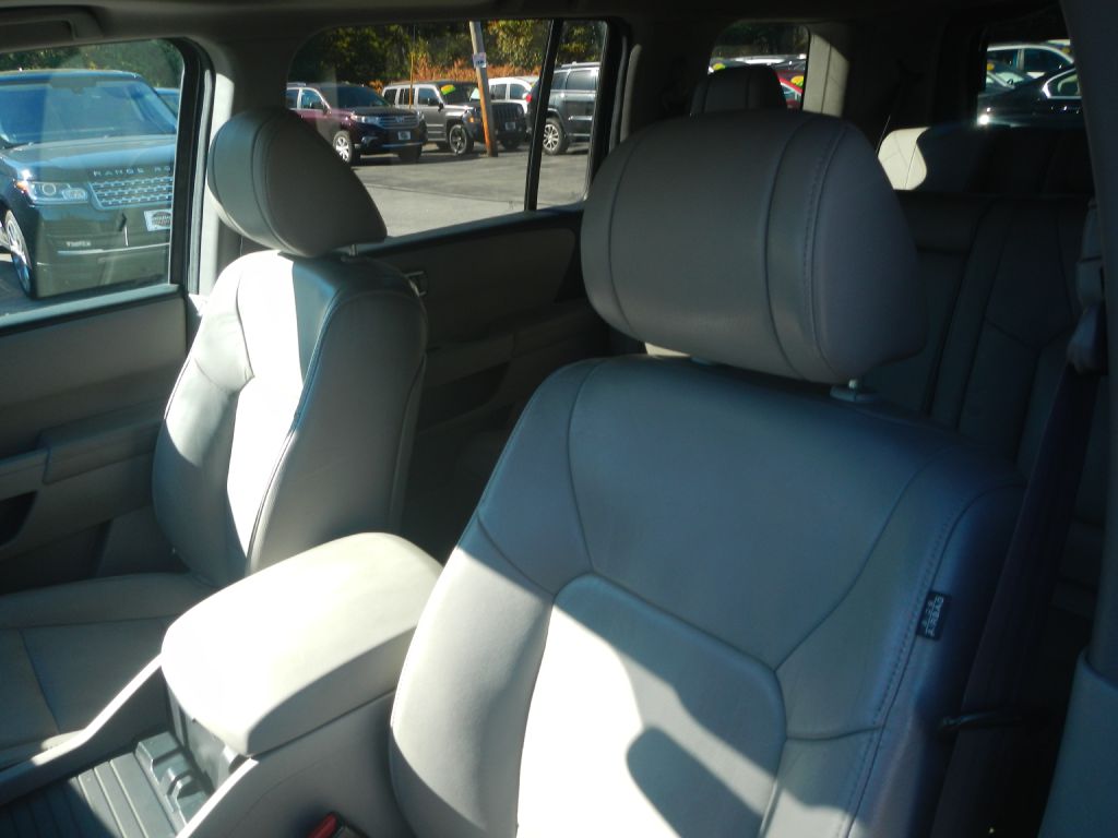 Photo 4 of this HONDA PILOT AWD