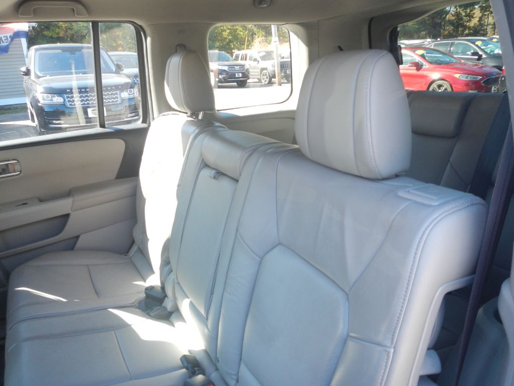 Photo 5 of this HONDA PILOT AWD