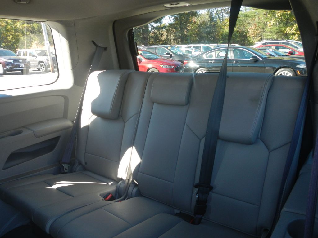 Photo 6 of this HONDA PILOT AWD