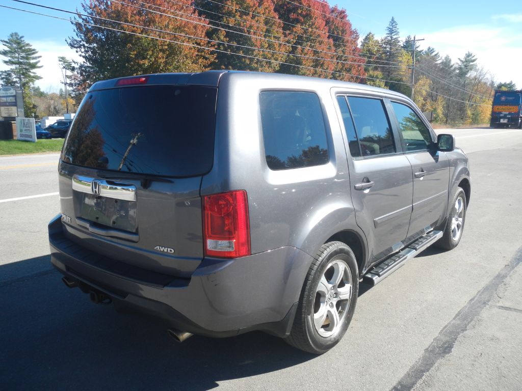 Photo 8 of this HONDA PILOT AWD