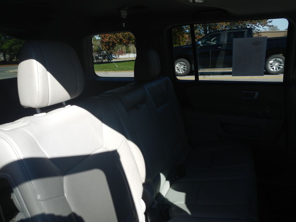 Photo 10 of this HONDA PILOT AWD