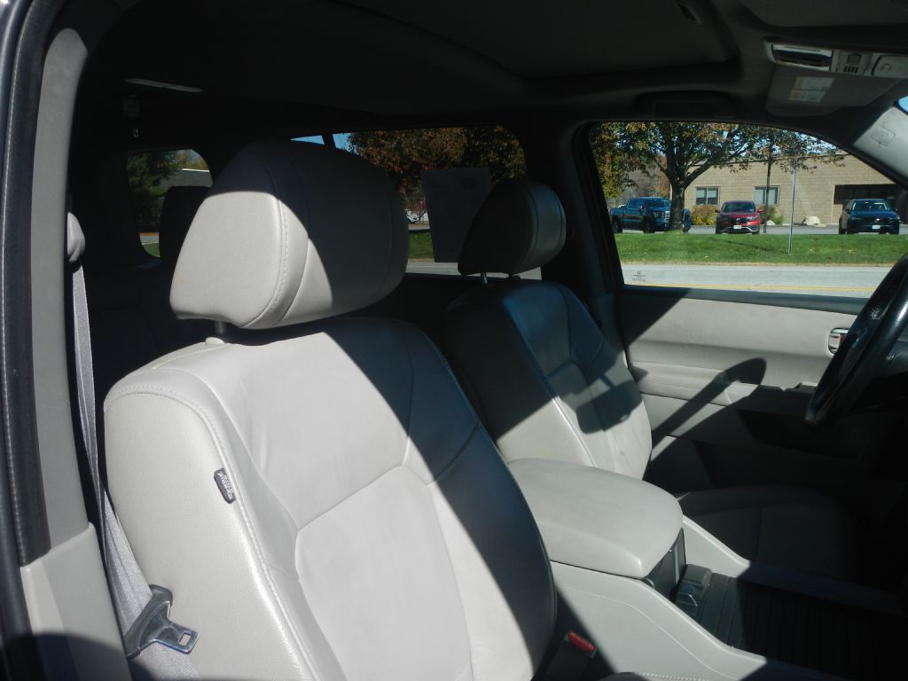 Photo 11 of this HONDA PILOT AWD