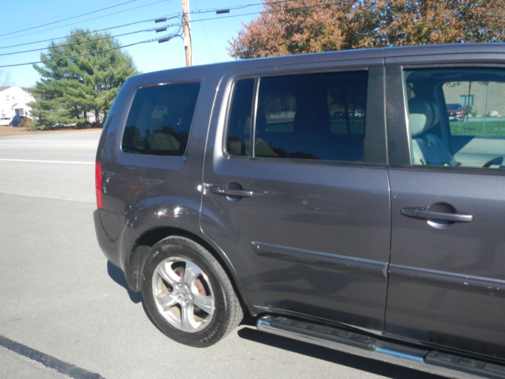 Photo 15 of this HONDA PILOT AWD
