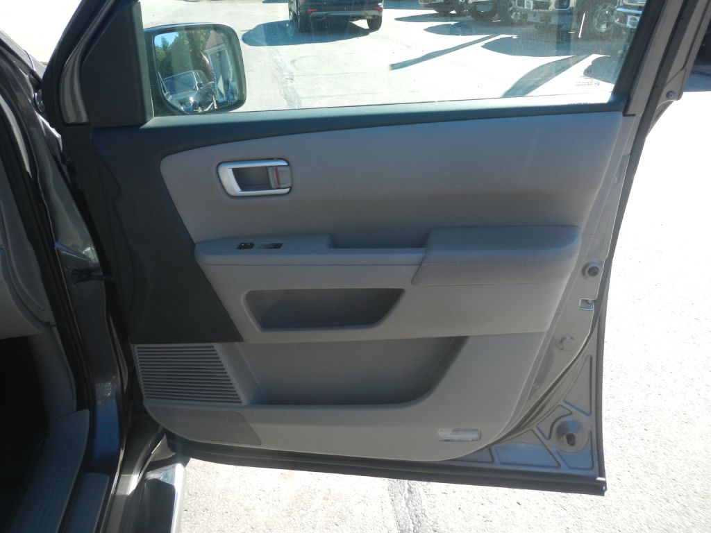 Photo 19 of this HONDA PILOT AWD