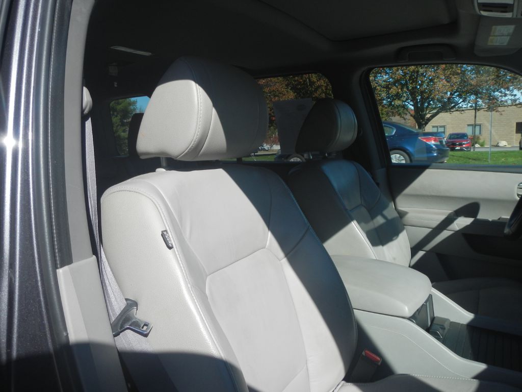 Photo 21 of this HONDA PILOT AWD